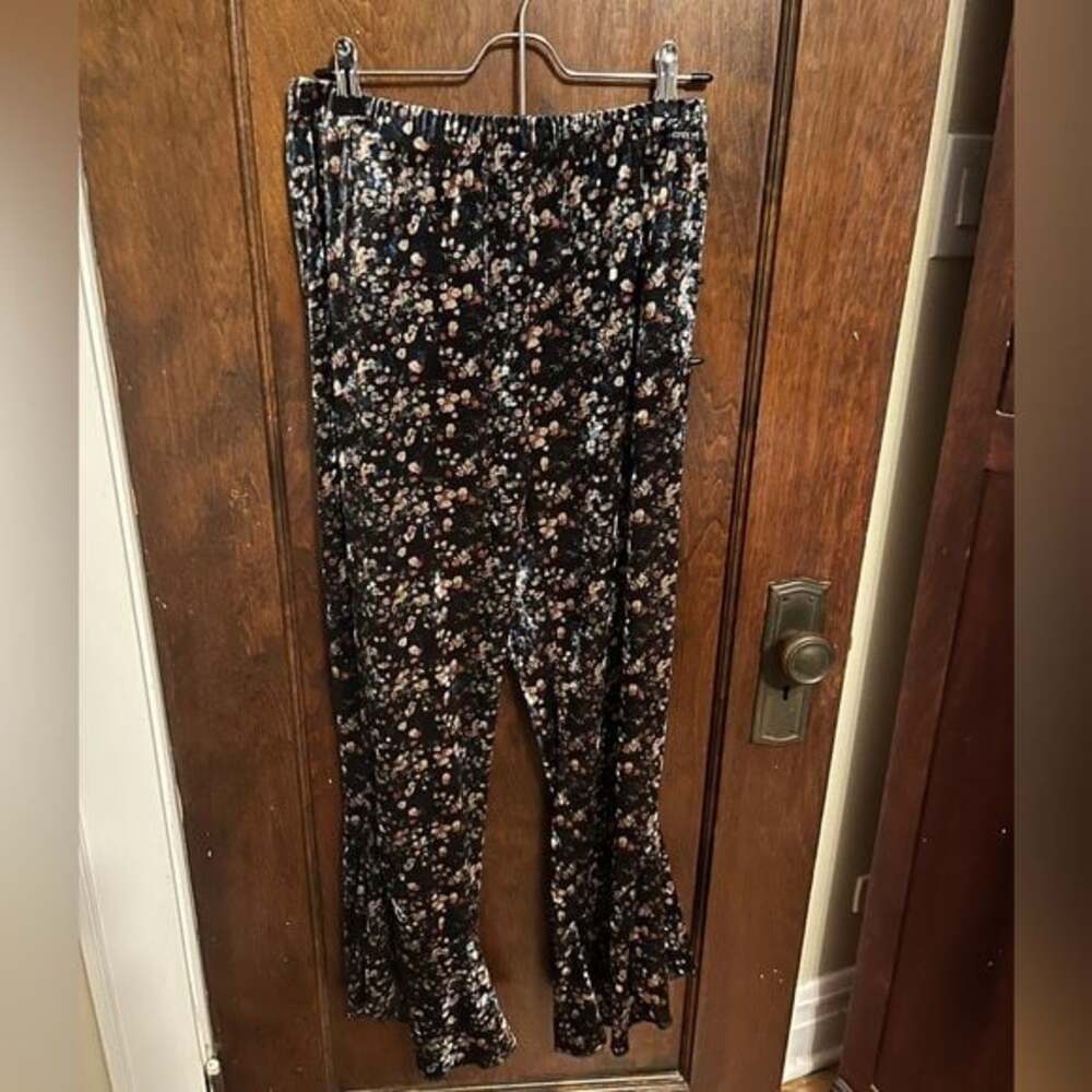 Sugar Lips L velour floral flair pants